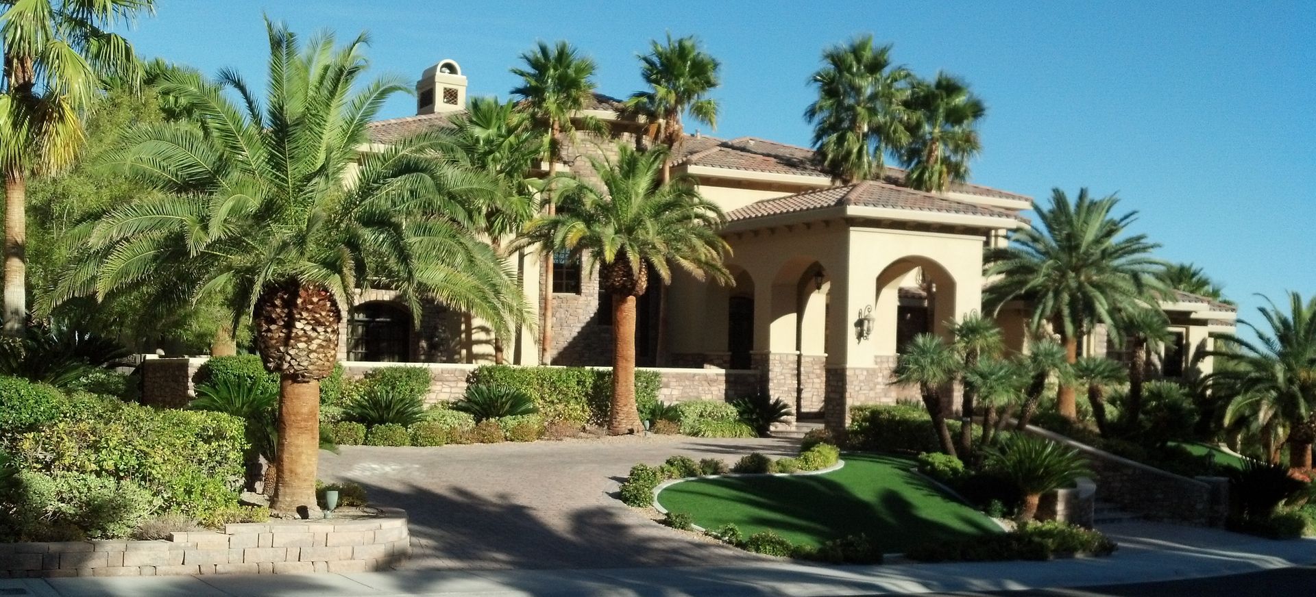 Front Of House – Las Vegas, NV – Showcase Landcare Services