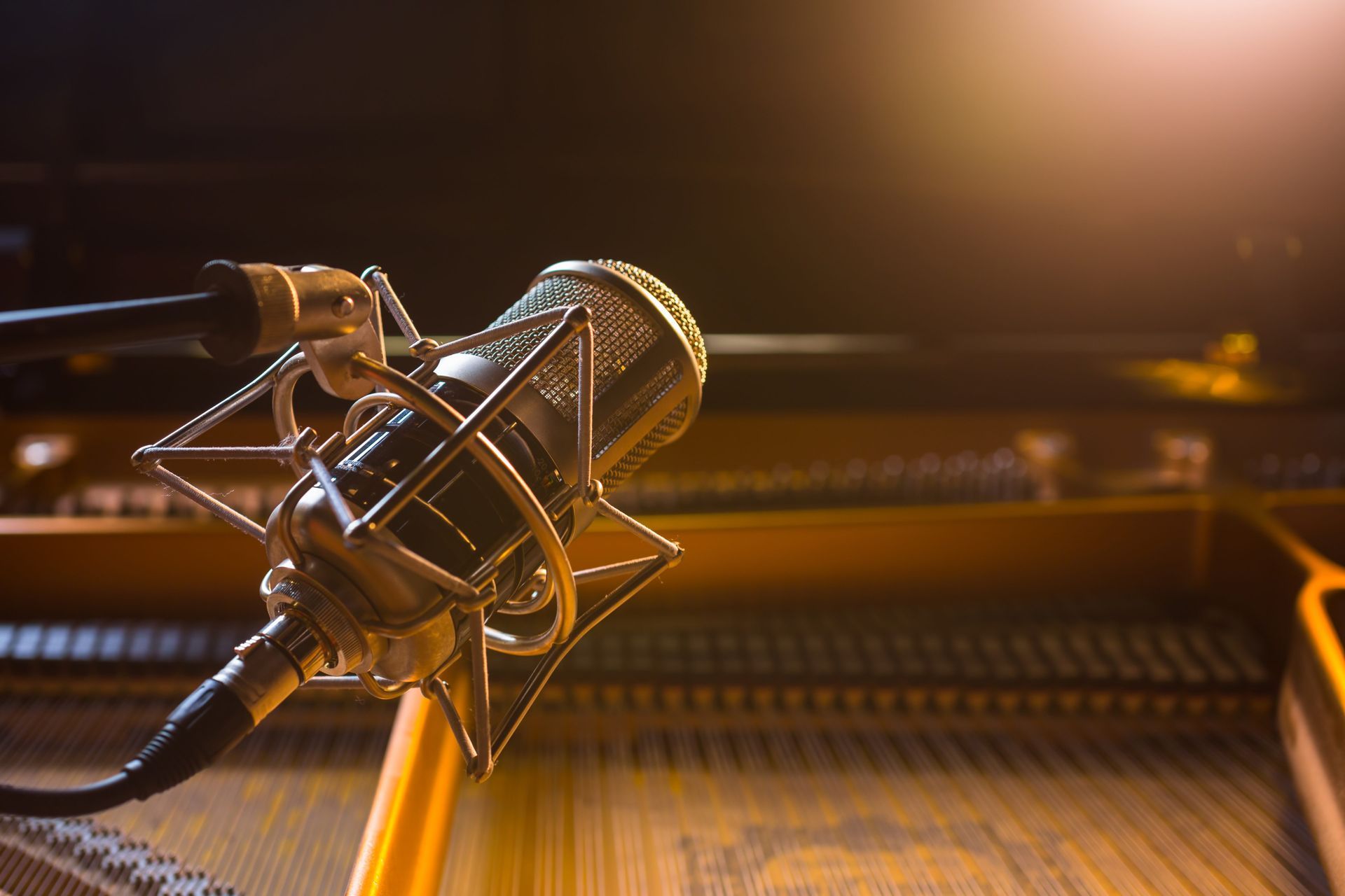 a microphone is sitting on top of a piano