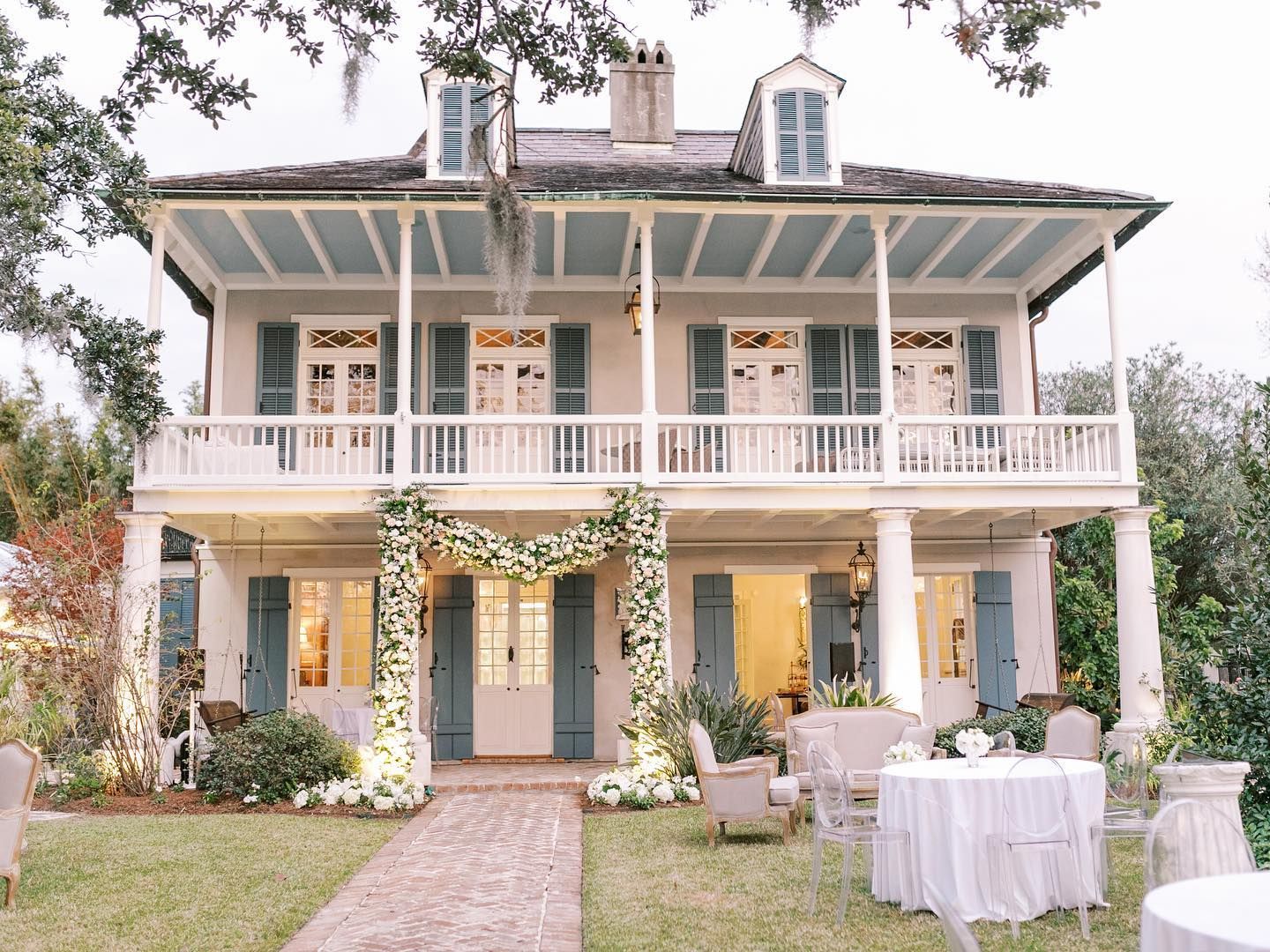 A large room filled with tables and chairs and a chandelier.