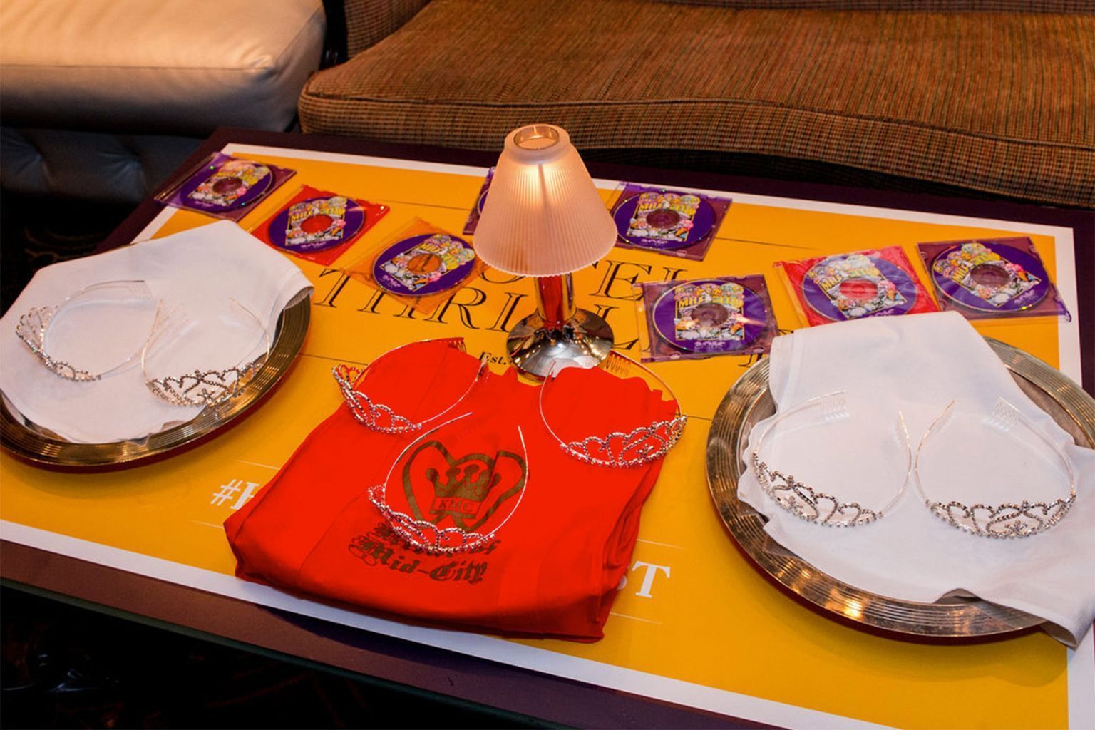 A table with plates and a lamp on it