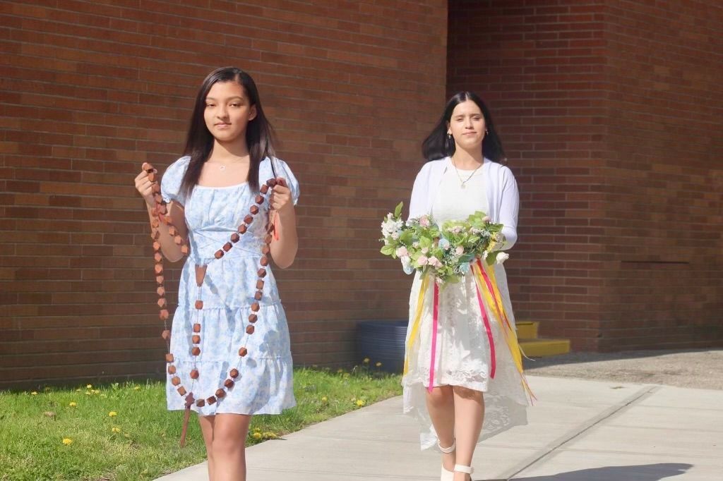 SMSM School Crowning of Mary preparation