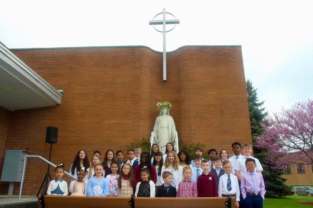 SMSM School Crowning of Mary younger children