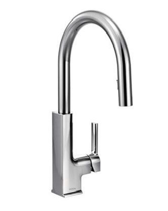 Un grifo de cocina de acero inoxidable con rociador extraíble sobre un fondo blanco.