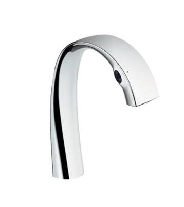 Un primer plano de un grifo cromado sobre un fondo blanco.