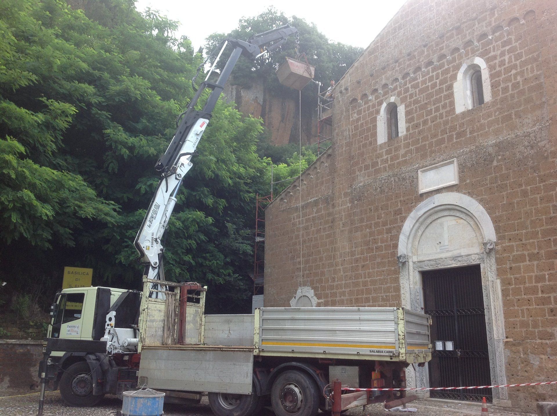 piattaforma aerea per costruzioni