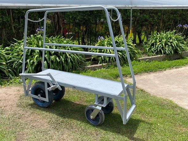 Trabajo en altura dentro del cultivo con seguridad y ergonomía Trabajo en altura dentro del cultivo con seguridad y ergonomía