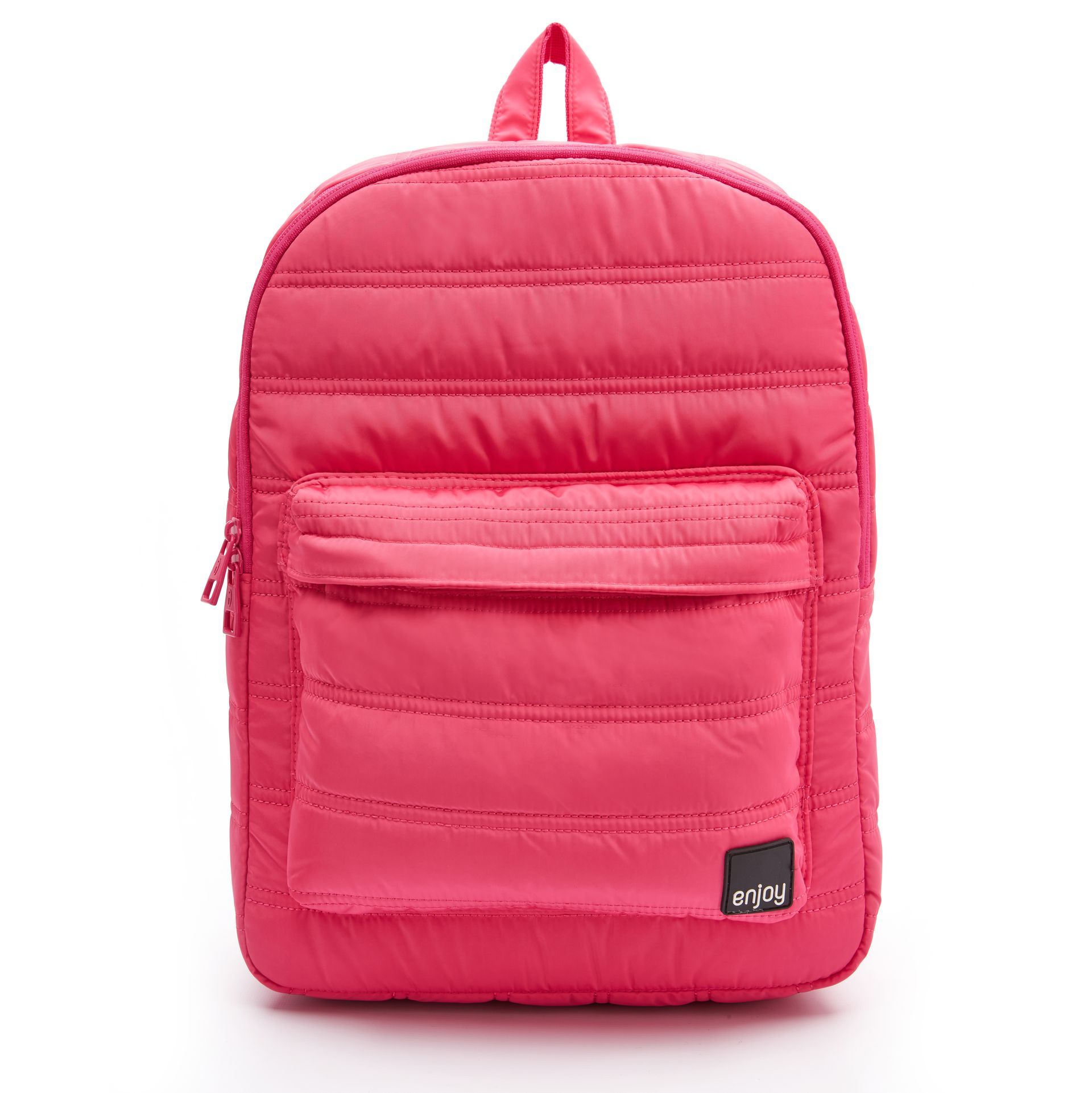 Una mochila acolchada rosa con una etiqueta negra.