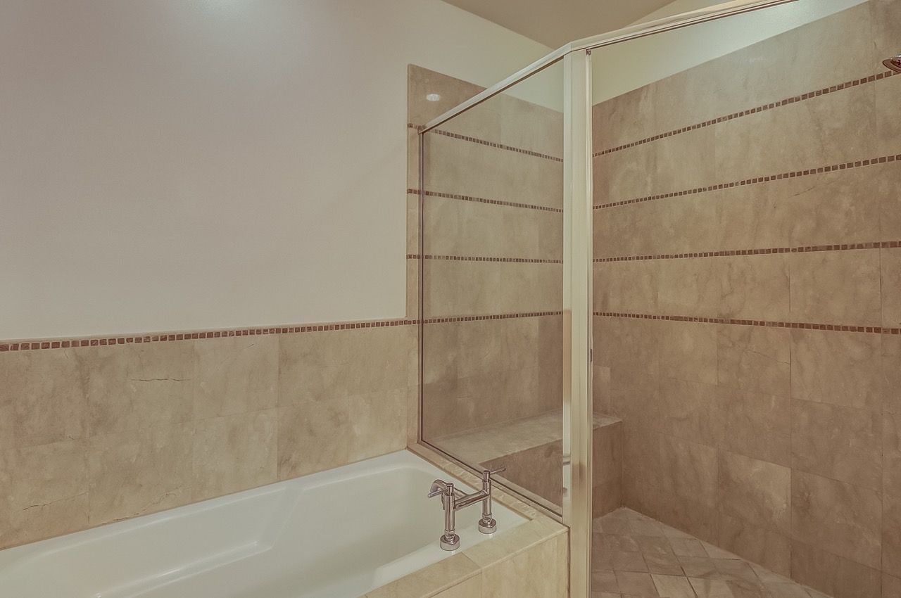 Axis apartment bath tub