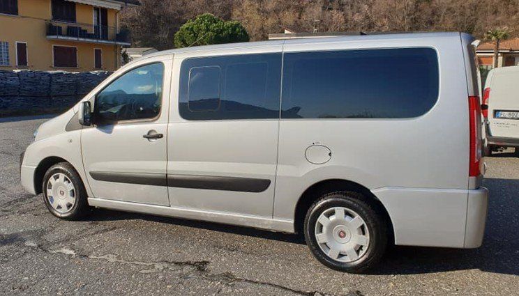 pulmini per trasporto persone