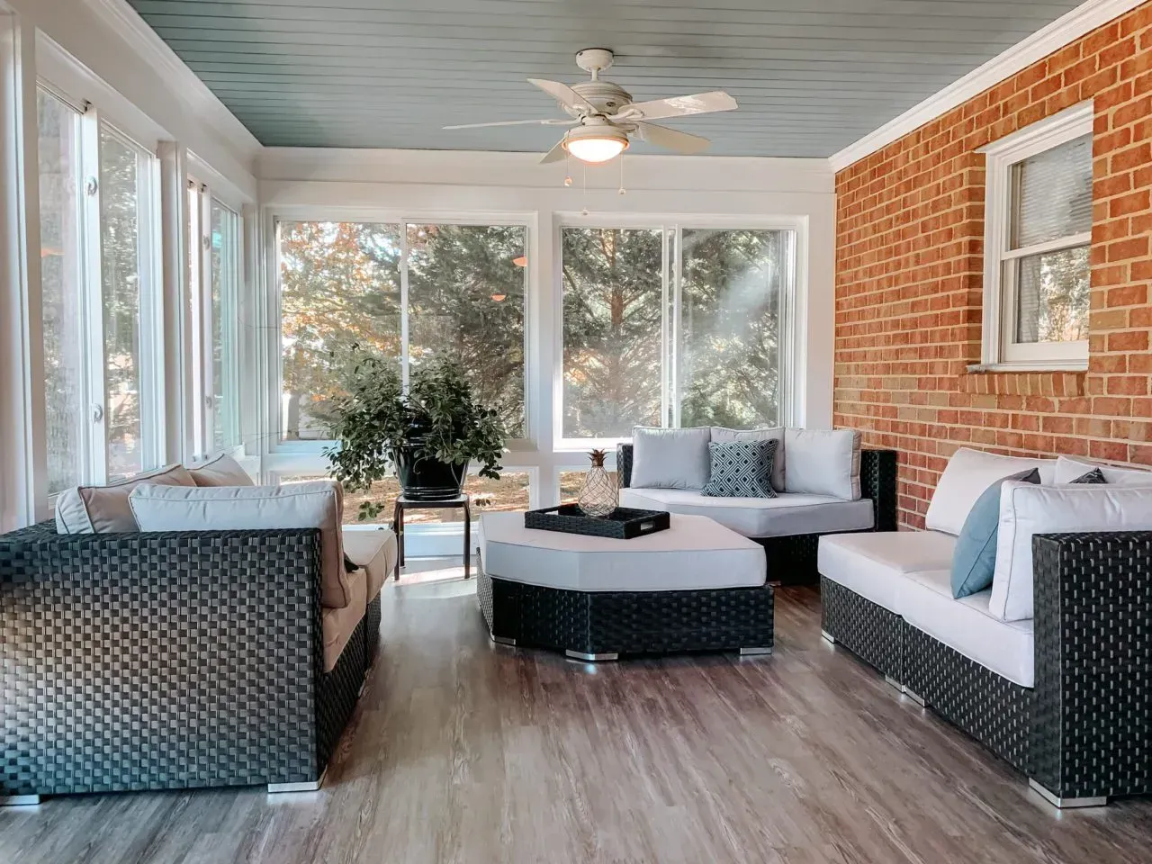 A living room with a lot of furniture and a ceiling fan.