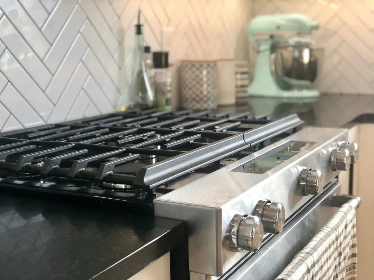 A stove top oven is sitting on top of a kitchen counter.