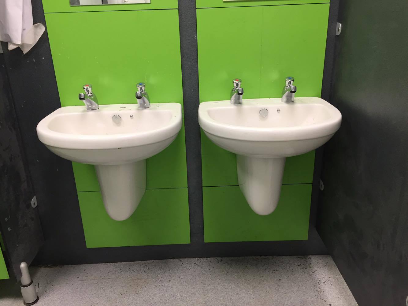 Sink installation