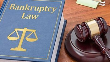Bankruptcy book and Judge Gavel — Practice Bankruptcies in Youngstown, OH