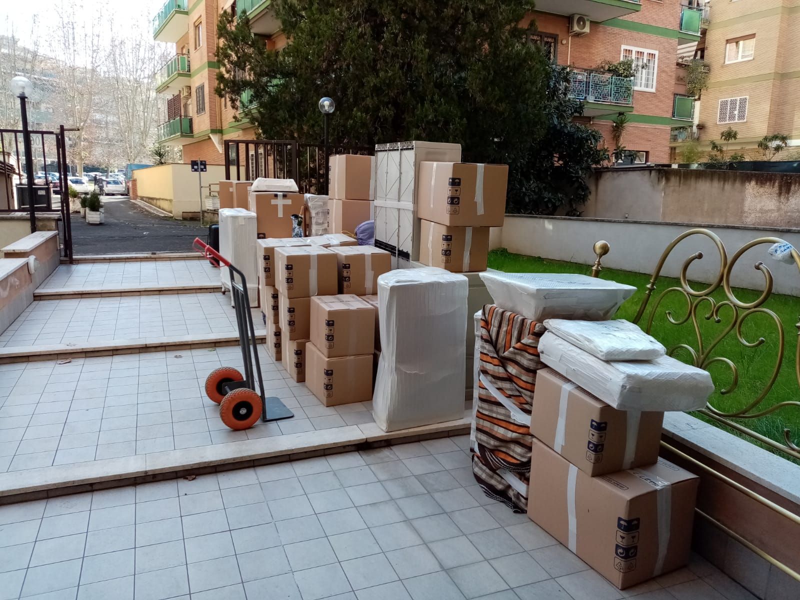 Mobli imballati pronti per traslochi nazionali a Roma