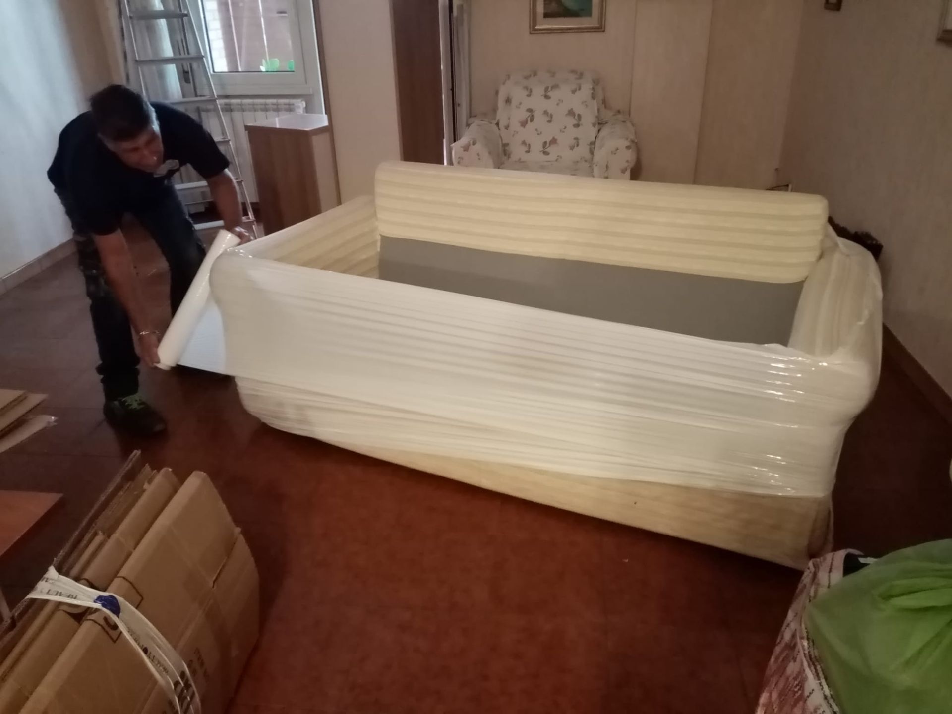 Scatola di imballaggi di mobili per trasloco a Roma