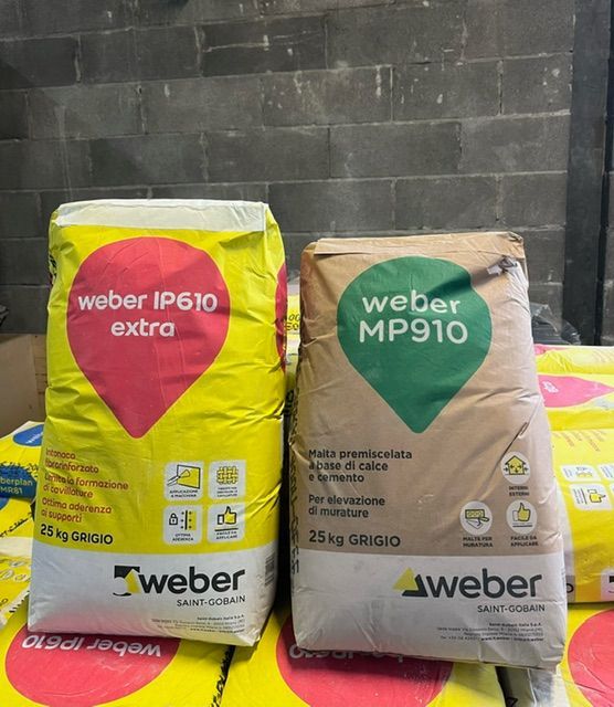 Due sacchi di cemento Weber: giallo