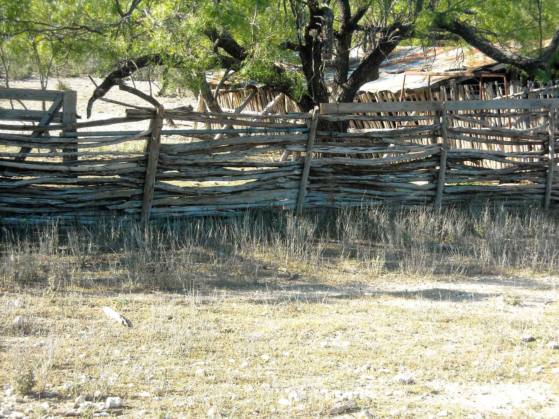 Straight-rail cedar fence