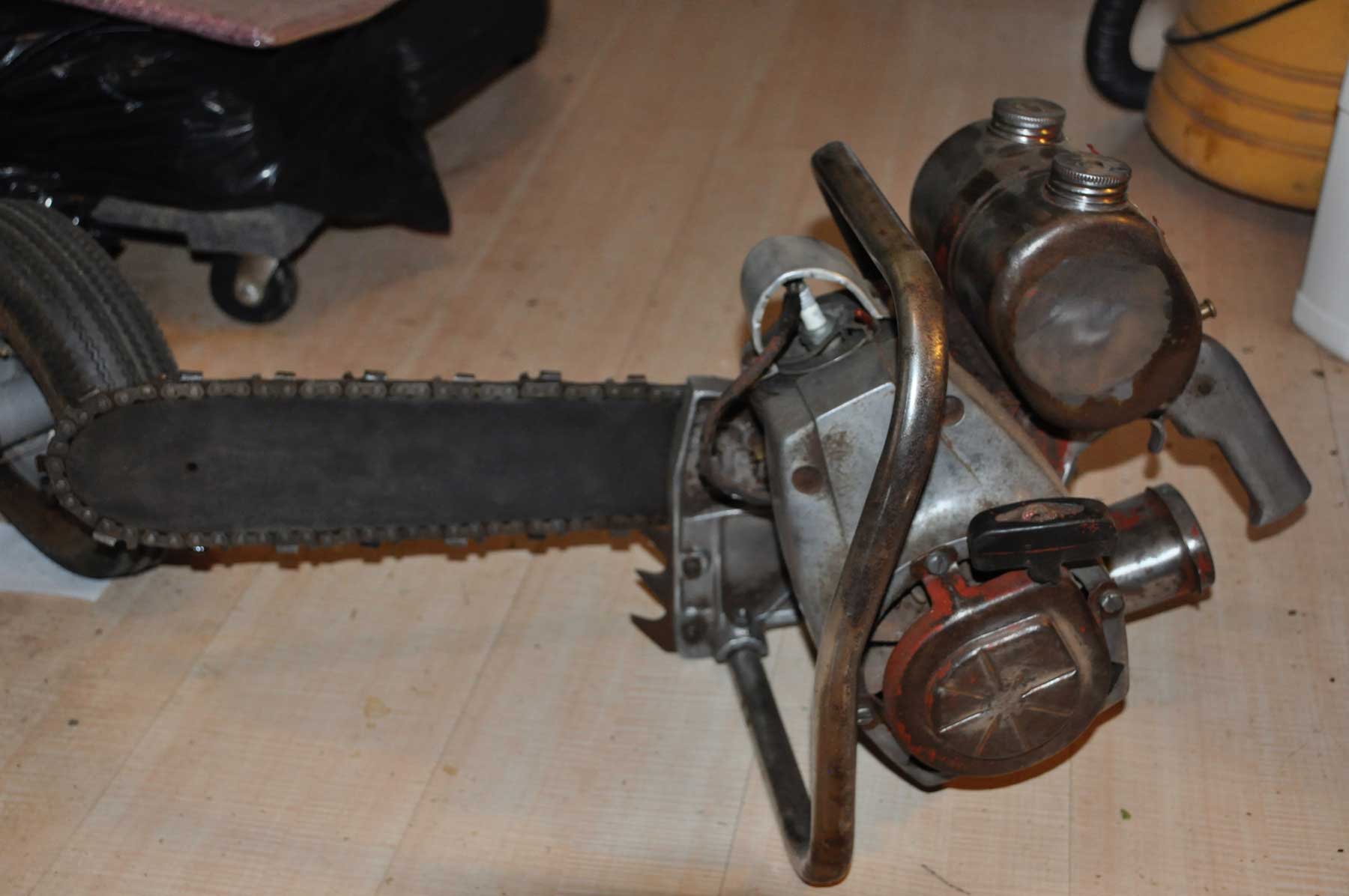 Early chainsawa Mono line weighing 54 pounds