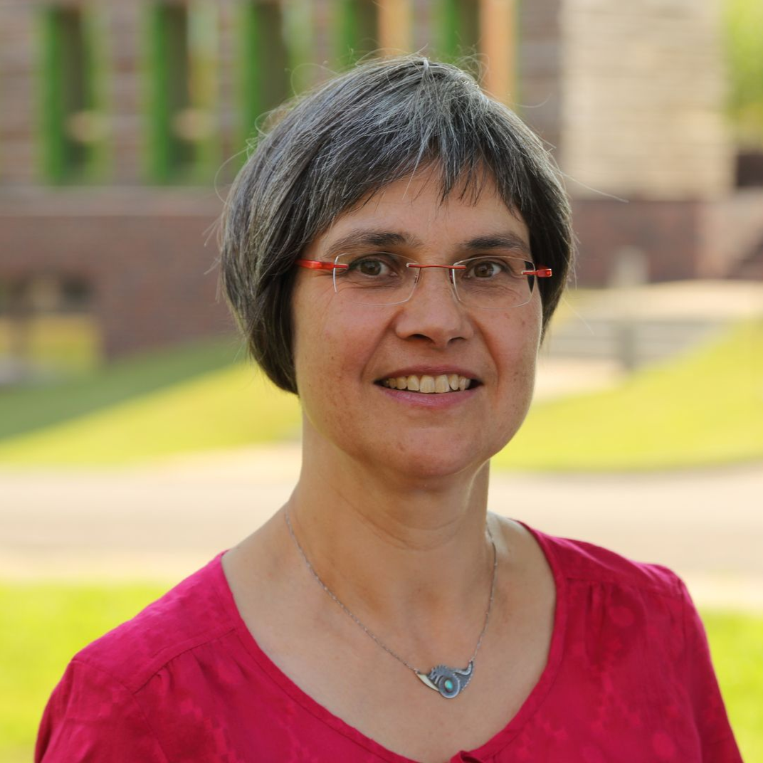 Dr. Gabriele Peterek