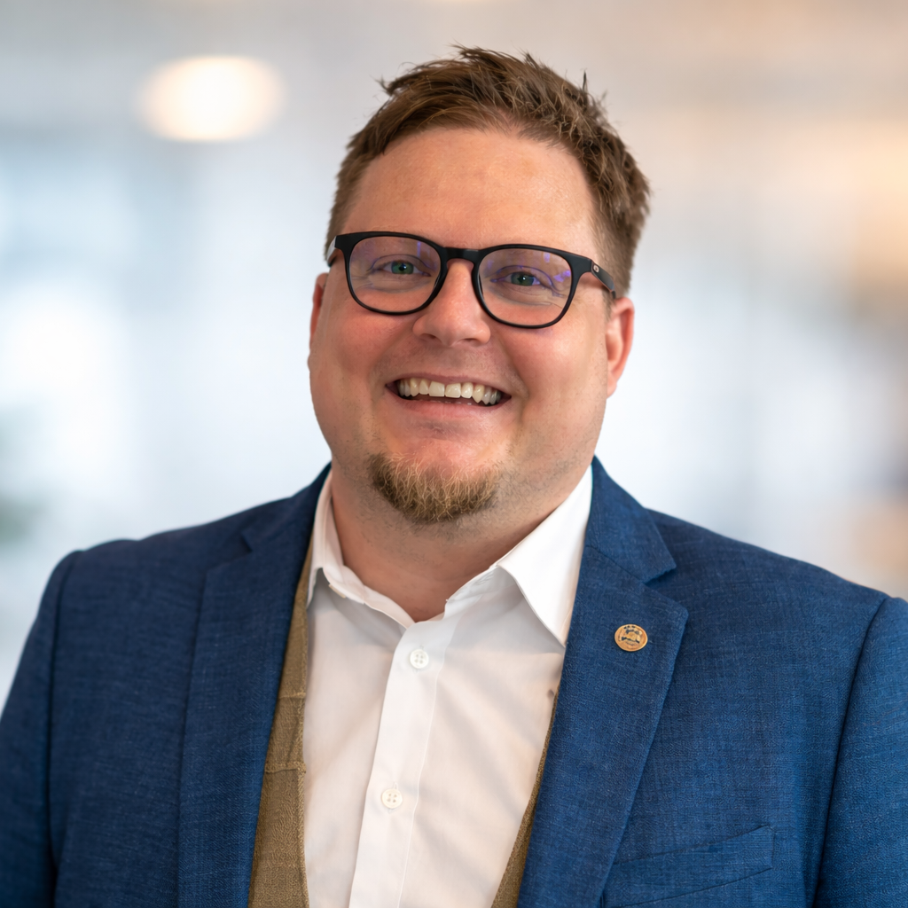 Mag. Dipl.-Ing. (fh) Simon Riepler