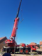 Crane to lift 5th wheel