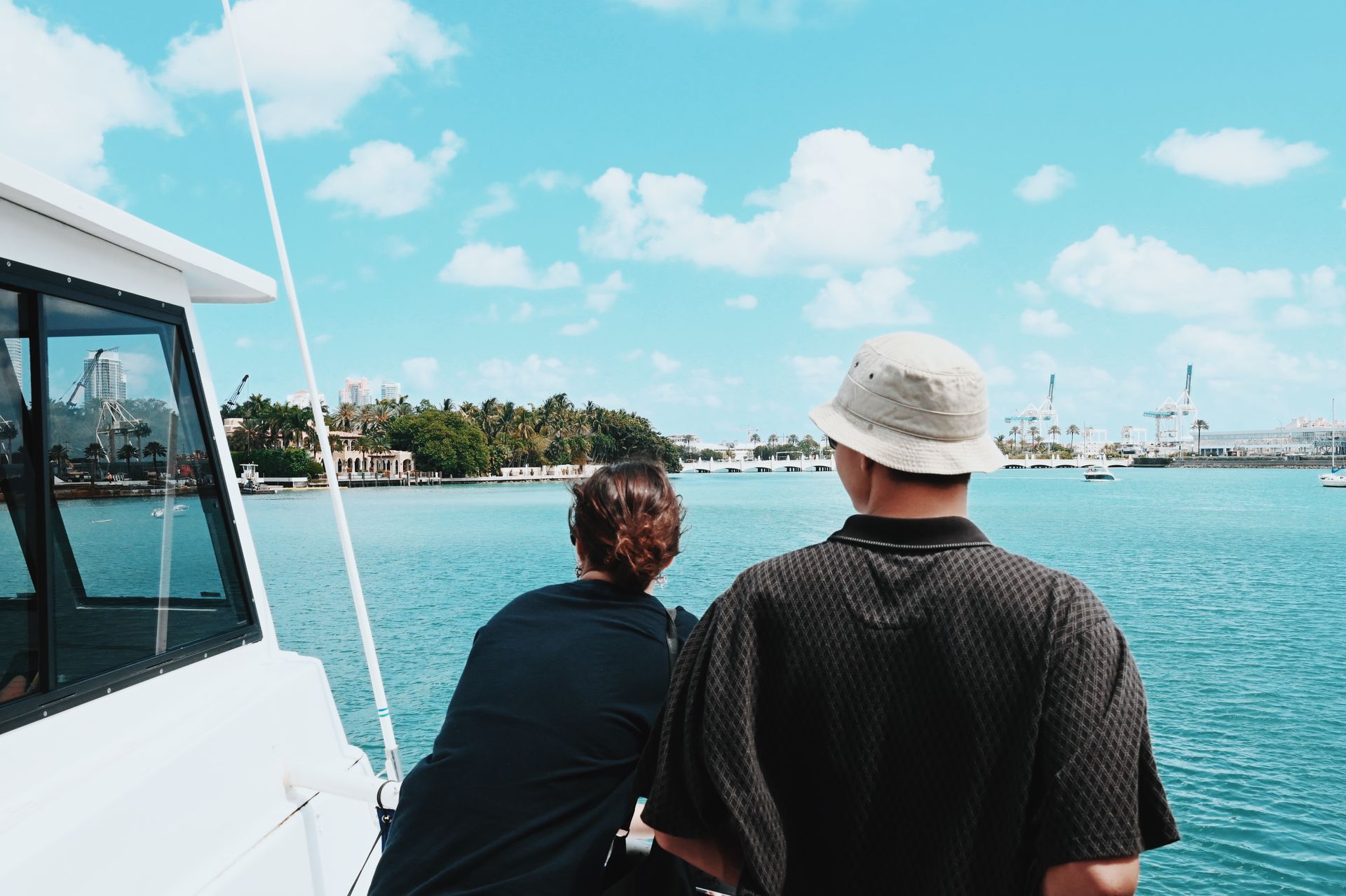 guest enjoying the Views on a Miami Celebrity Mansions by boat tour
