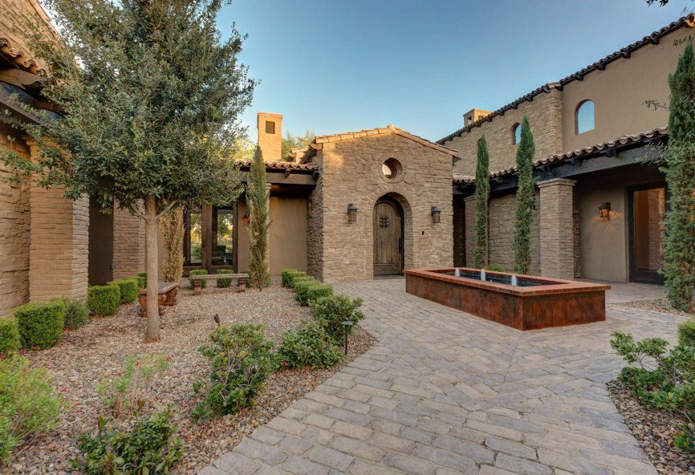 A courtyard with a fountain in the middle of it