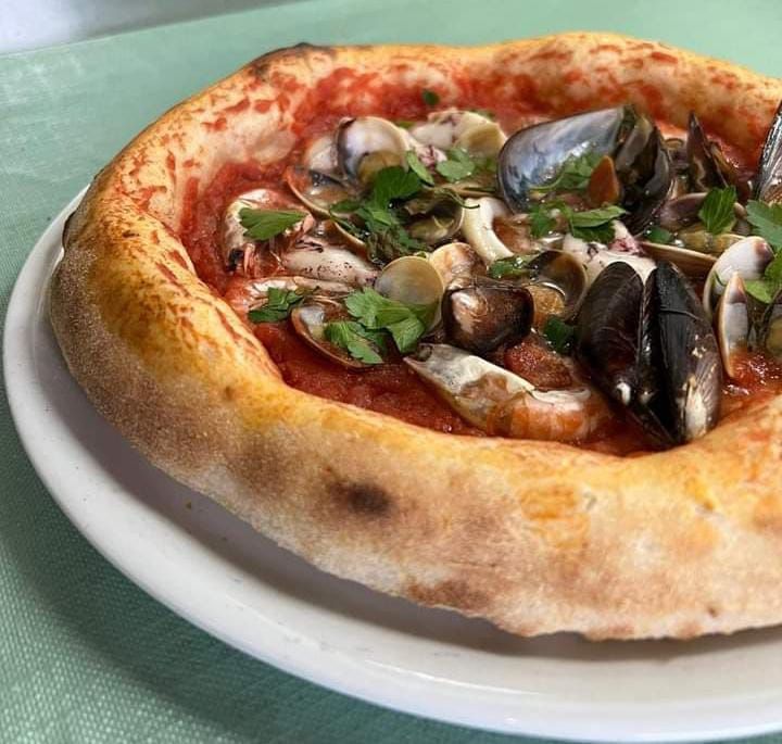 pizza con pomodorini