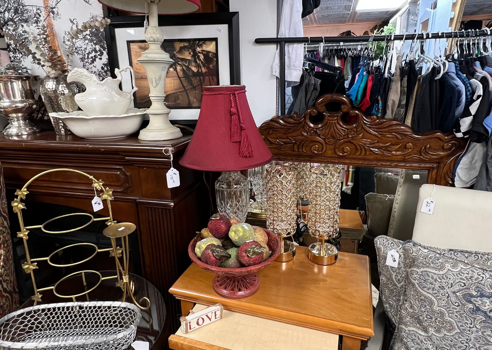A table with a lamp and a bowl of fruit on it.
