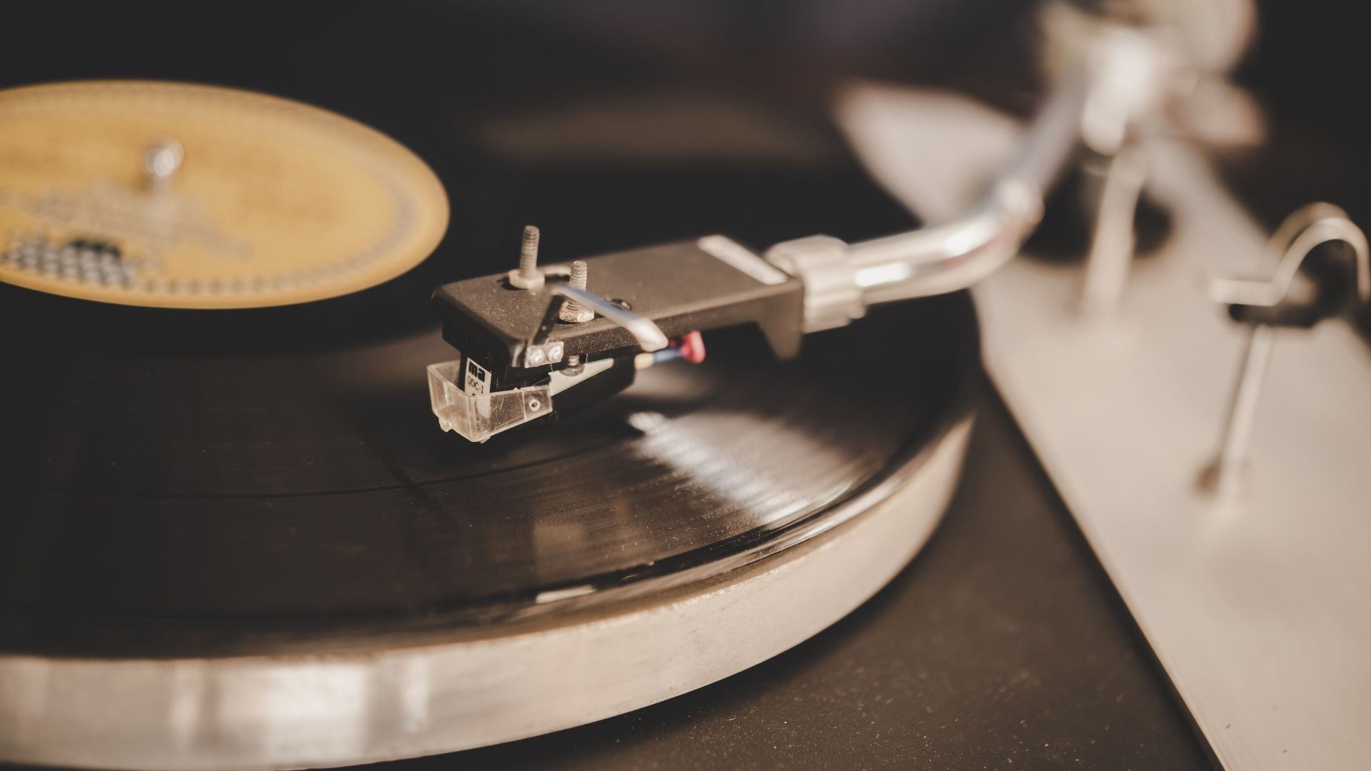Are you looking for a song from the 60s to play at a funeral? Explore 8 varied options in our guide.