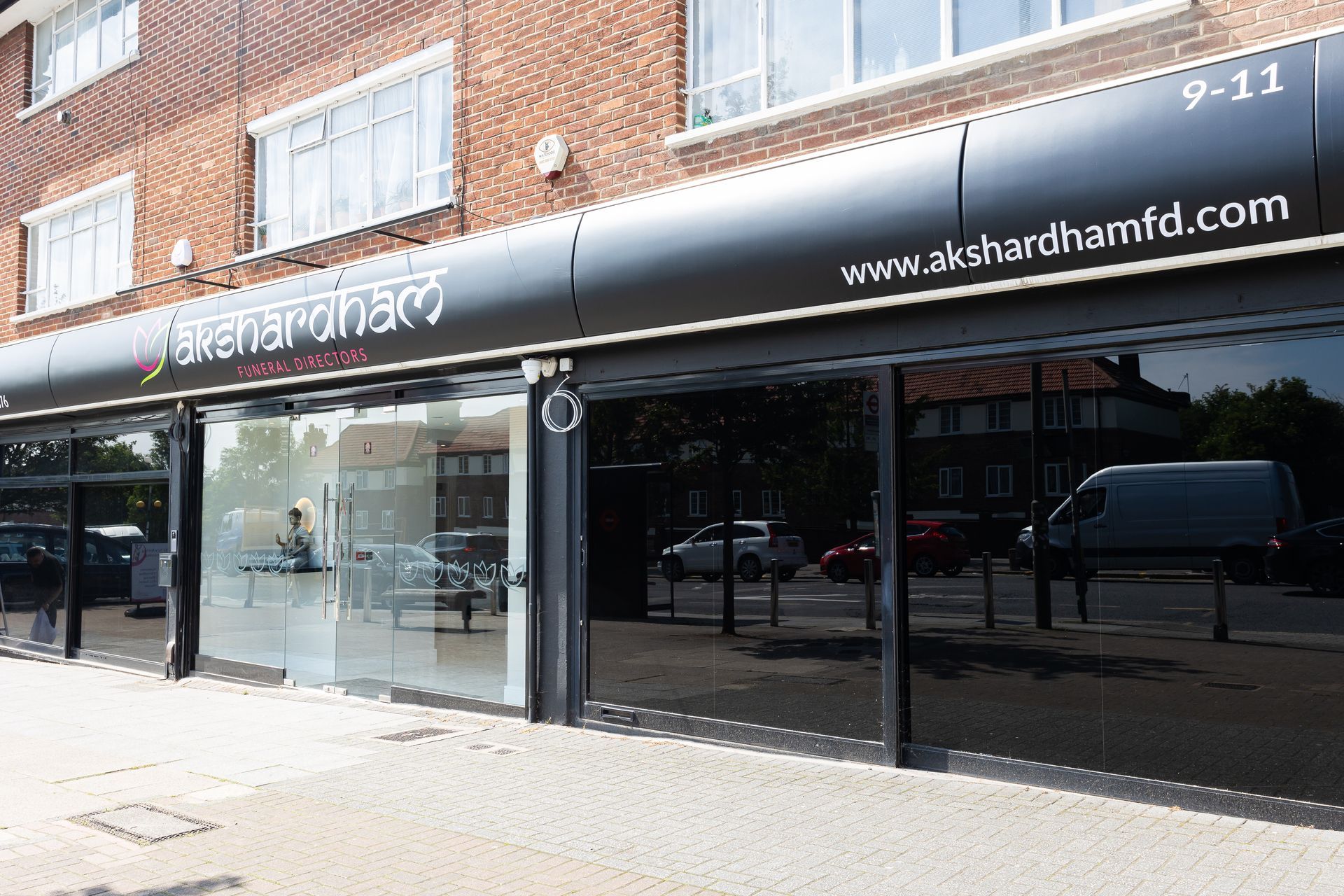 A building with a sign that says ' www.akshardhamfd.com ' on it