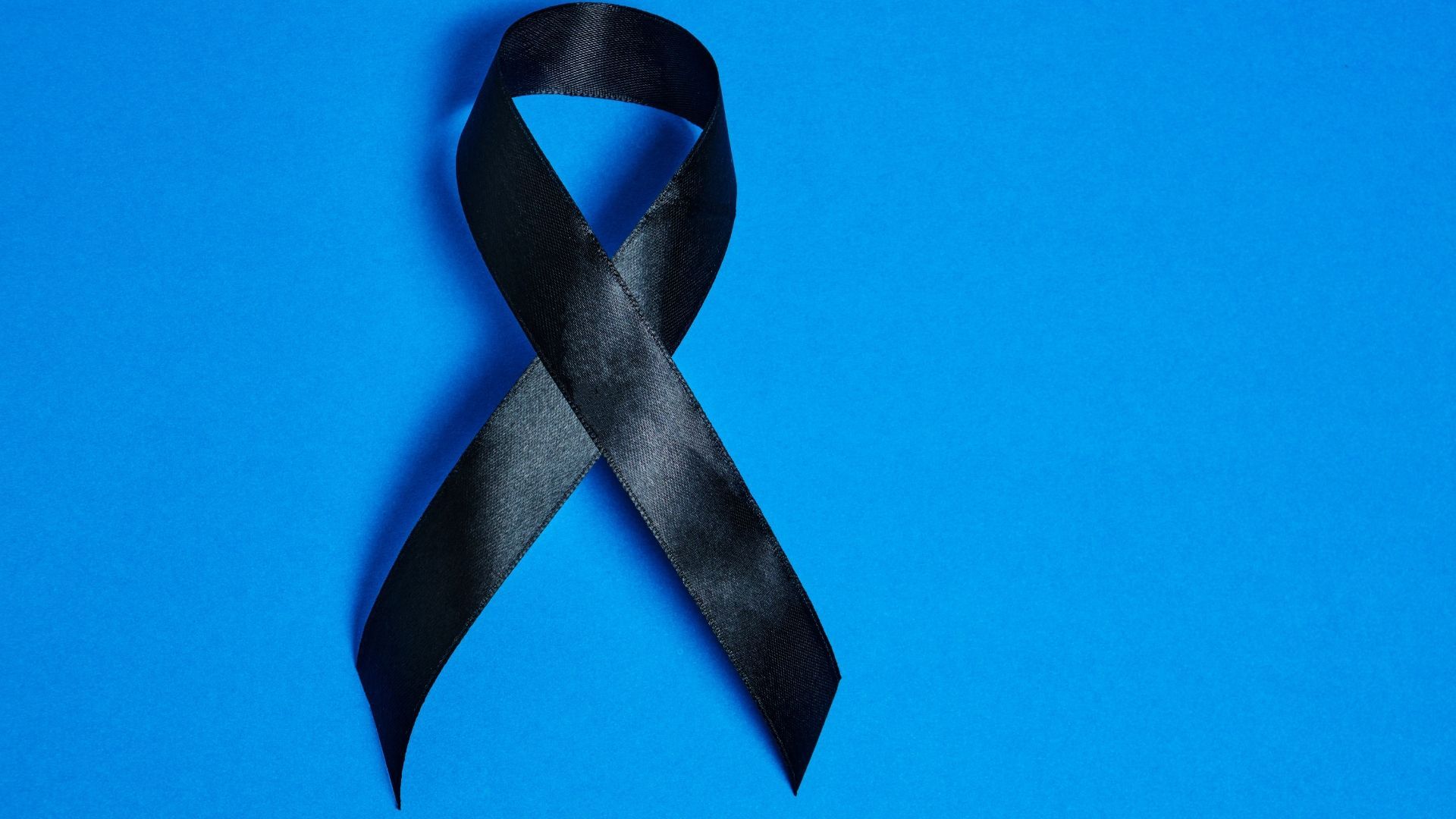 Here's a step-by-step guide to making memorial ribbons for funerals. 