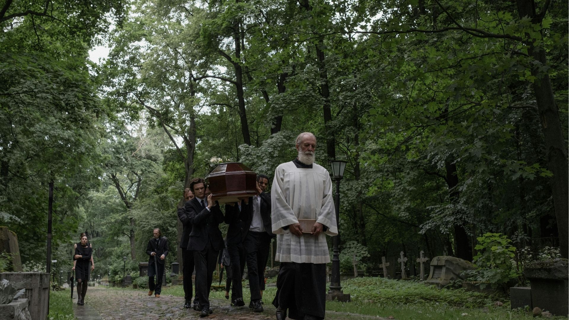 Funerals and wakes are both ceremonies that happen after a person dies. Learn the differences in our guide. Funerals and wakes are both ceremonies that happen after a person dies. Learn the differences in our guide.