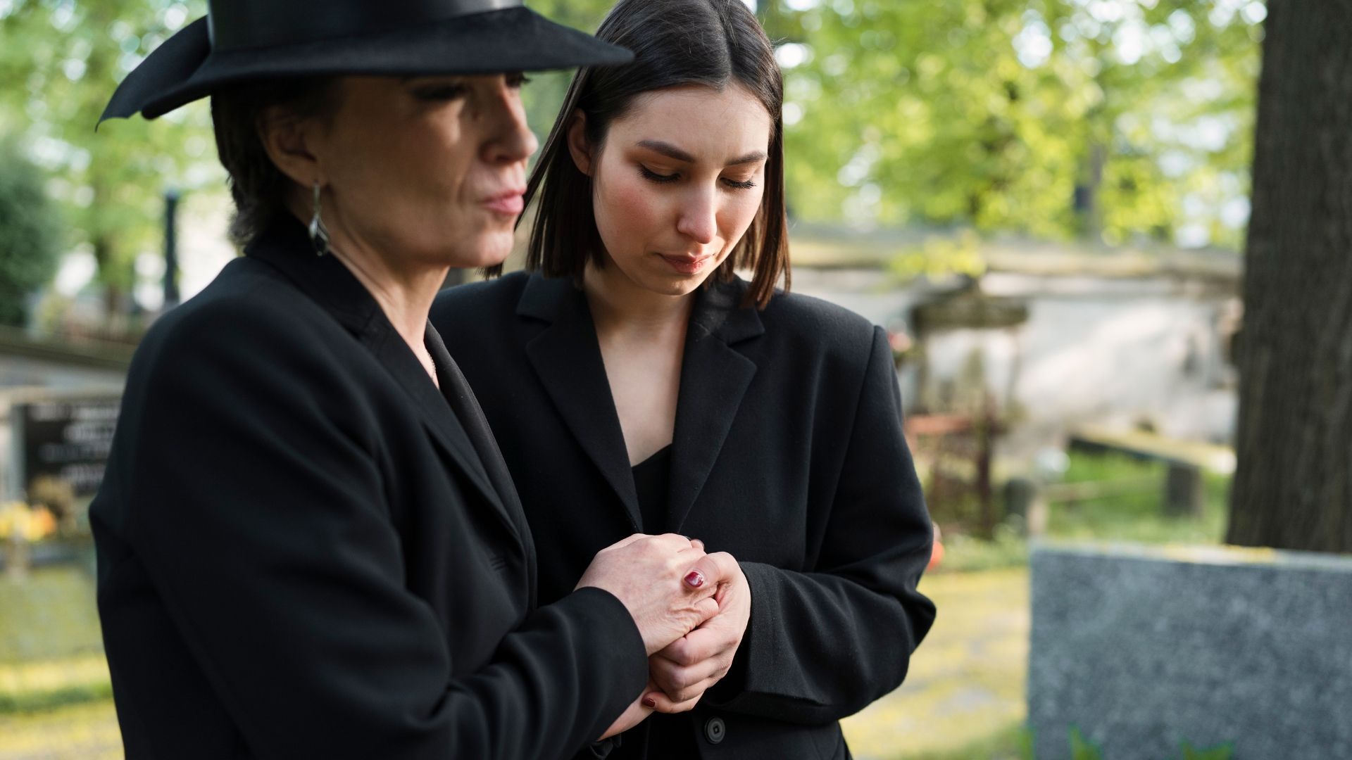 Knowing what to wear to a funeral isn't always obvious. In this guide, we look at what women