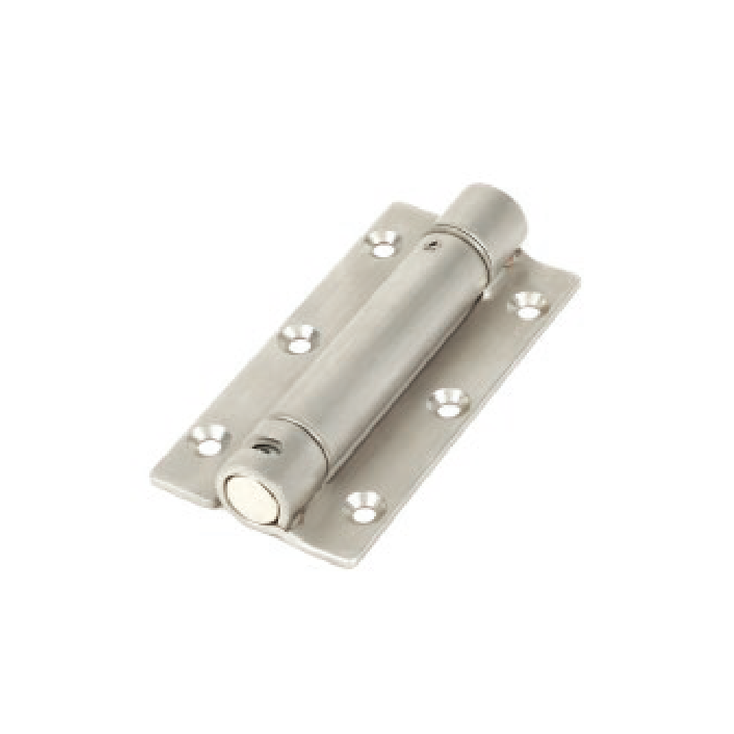 白色背景上不銹鋼門鉸鏈的特寫。