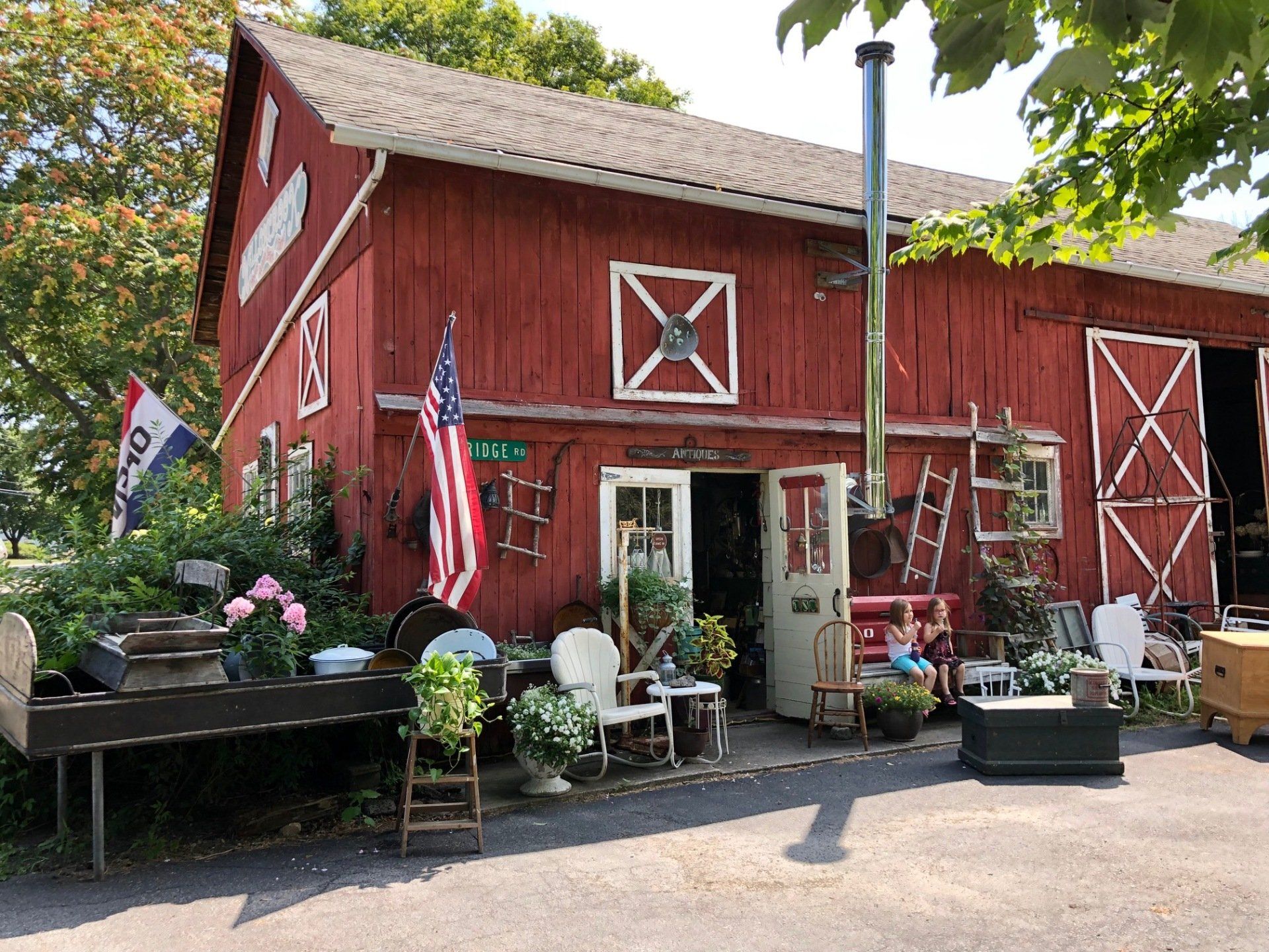 willow creek barn wood furniture