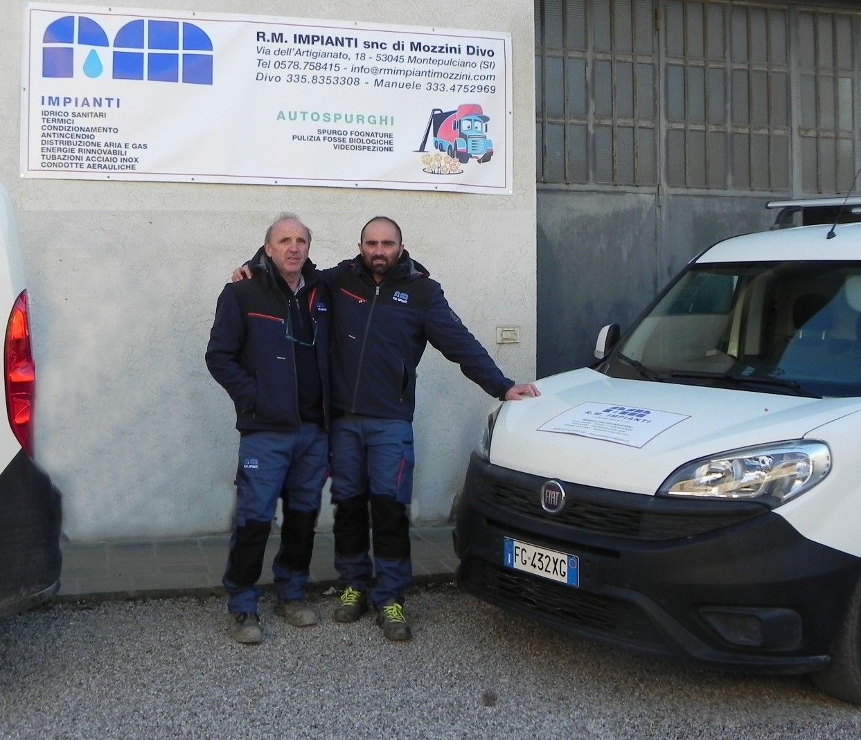 un ingegnere visiona le tubature