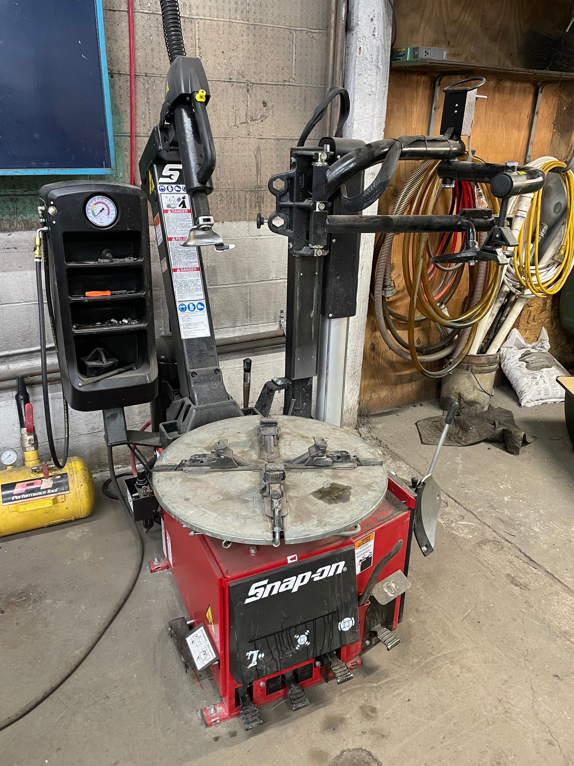 A Snap-on tire changer machine  | Forward Motors