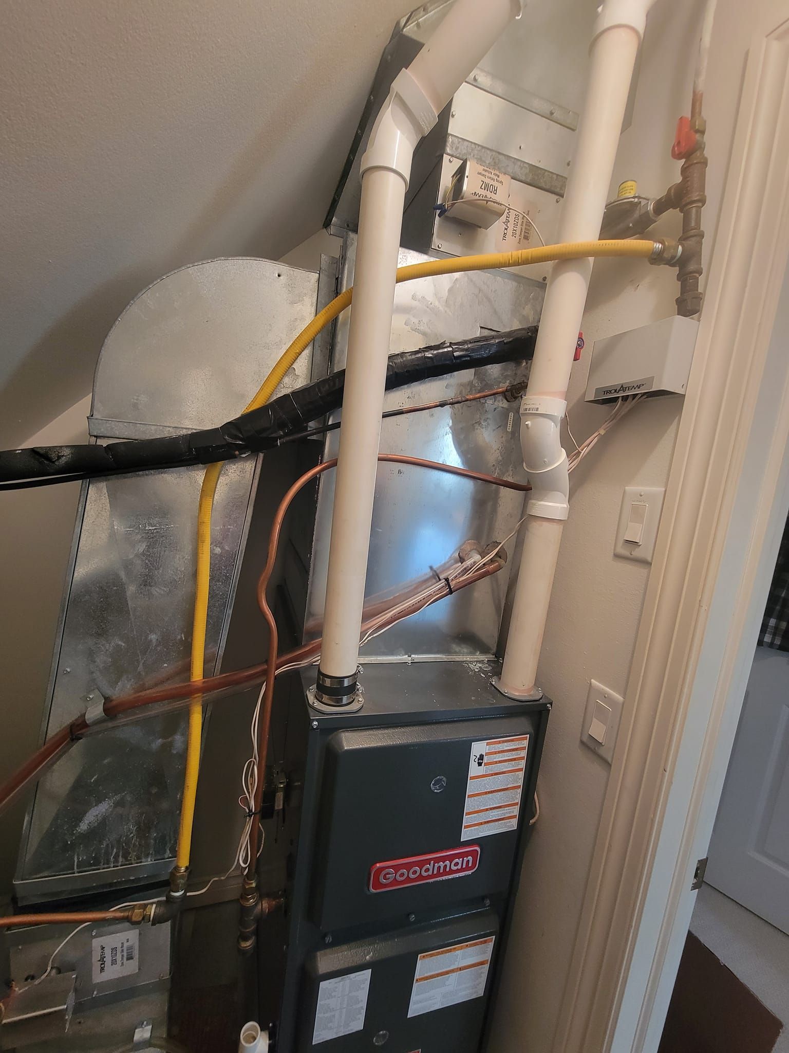 A picture of a heating and cooling system in a house.