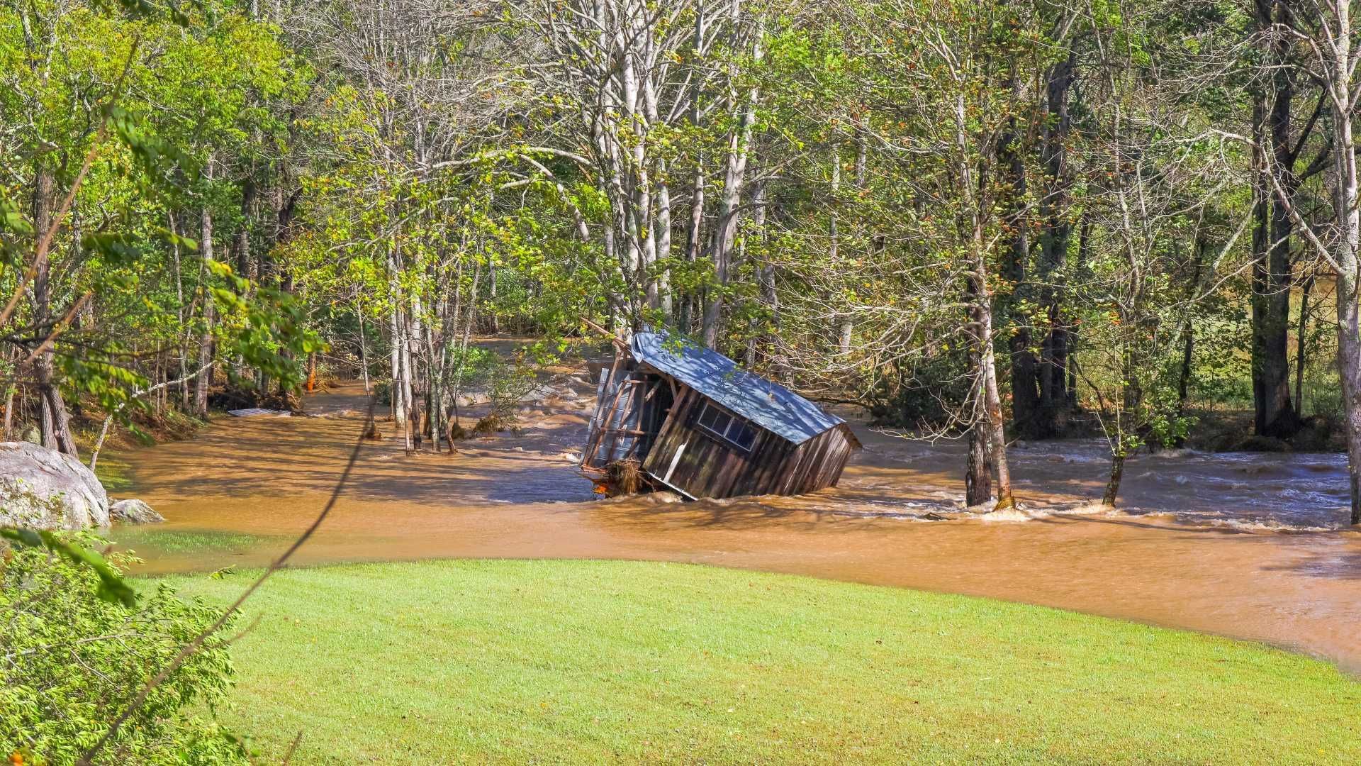 A hot tub is sitting in the middle of a flooded field.