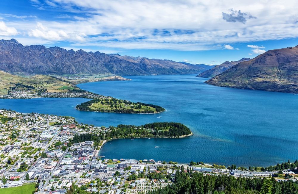 Panoramic view of New Zealand landscape ideal for doctors relocating for work.
