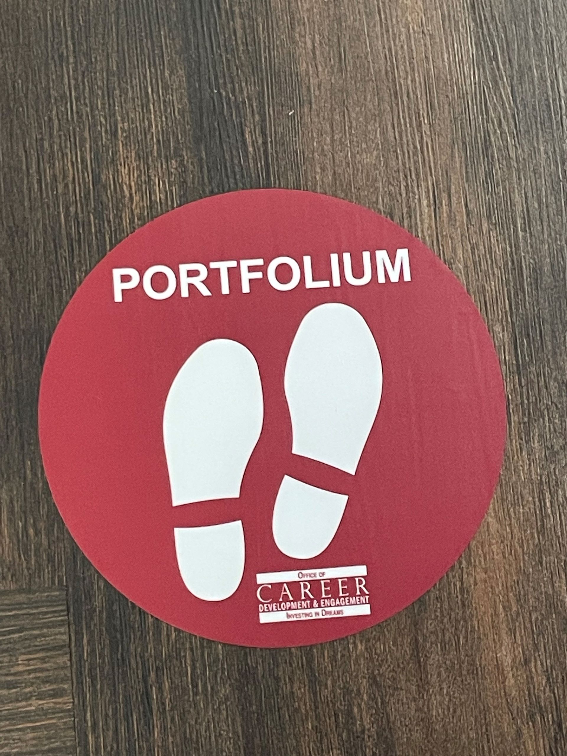 A red circle with footprints on it that says portfoliom