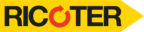 Das RICOTER-Logo ist in schwarzer Schrift auf gelbem Winkel abgebildet.
