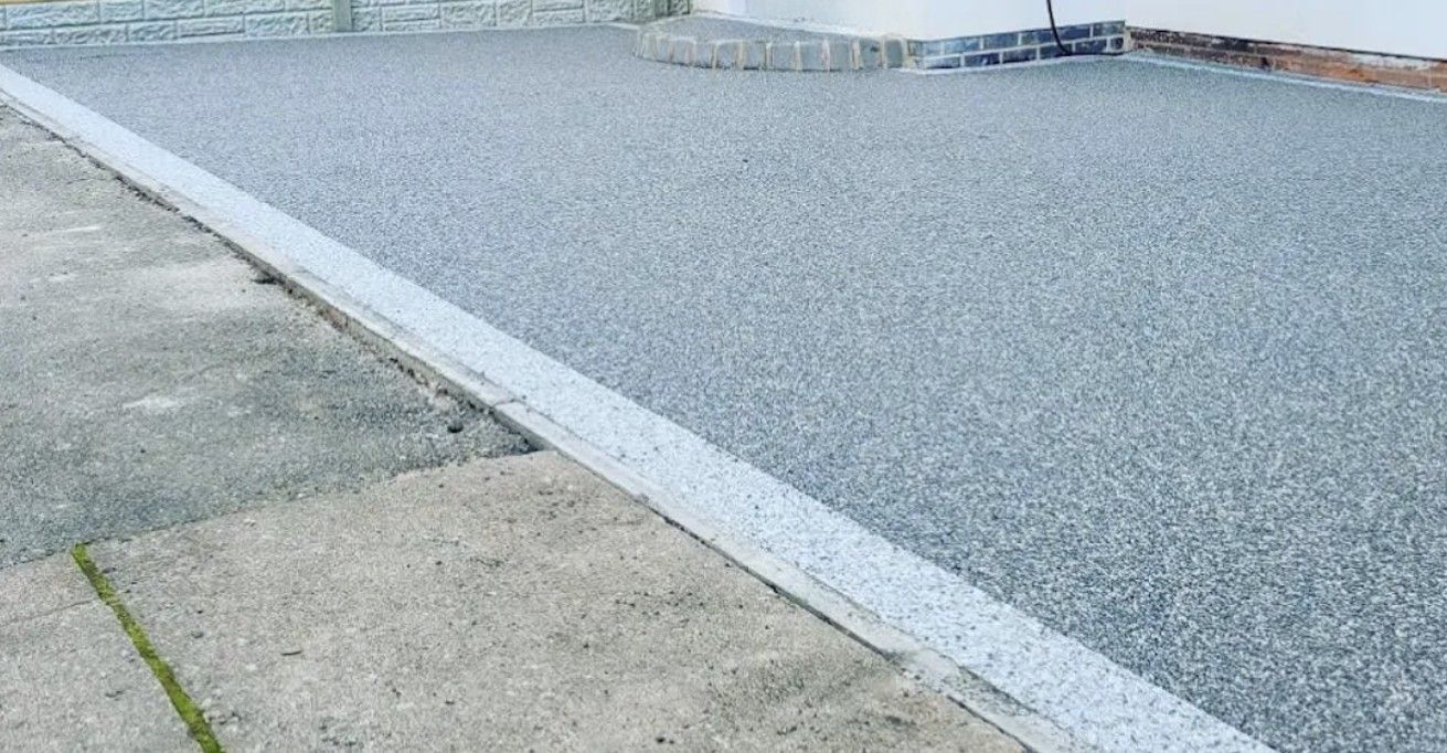 Grey resin bound driveway with light grey resin border installed in Coventry