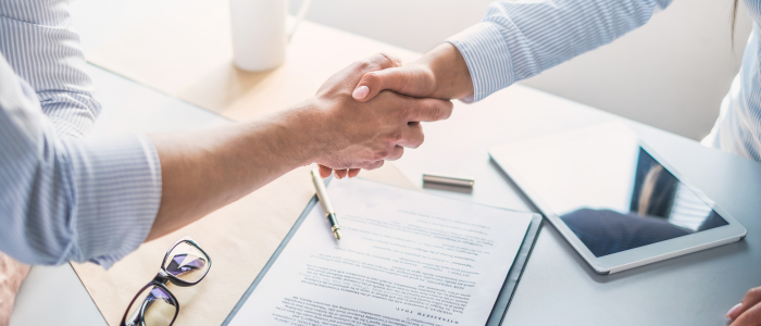 Contrato: conceito, tipos, cláusulas essenciais, validade jurídica e passo a passo para criar docume