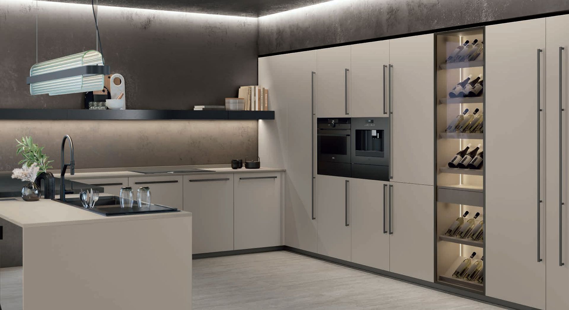 Cucina moderna con mobili beige chiaro, elettrodomestici scuri e portabottiglie.