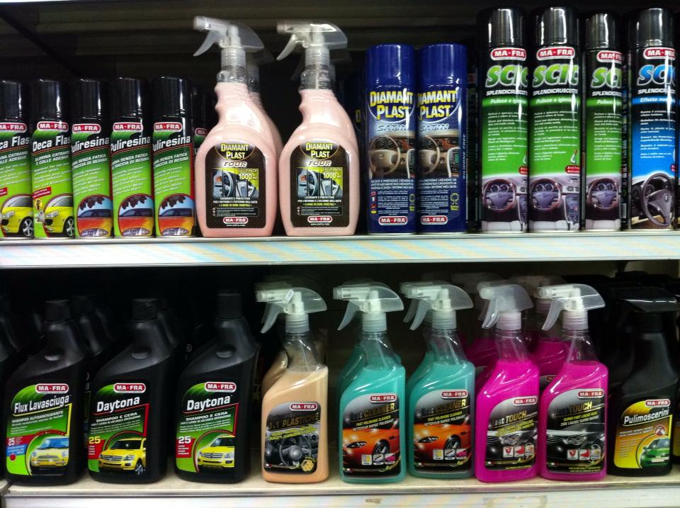 prodotti per la pulizia auto