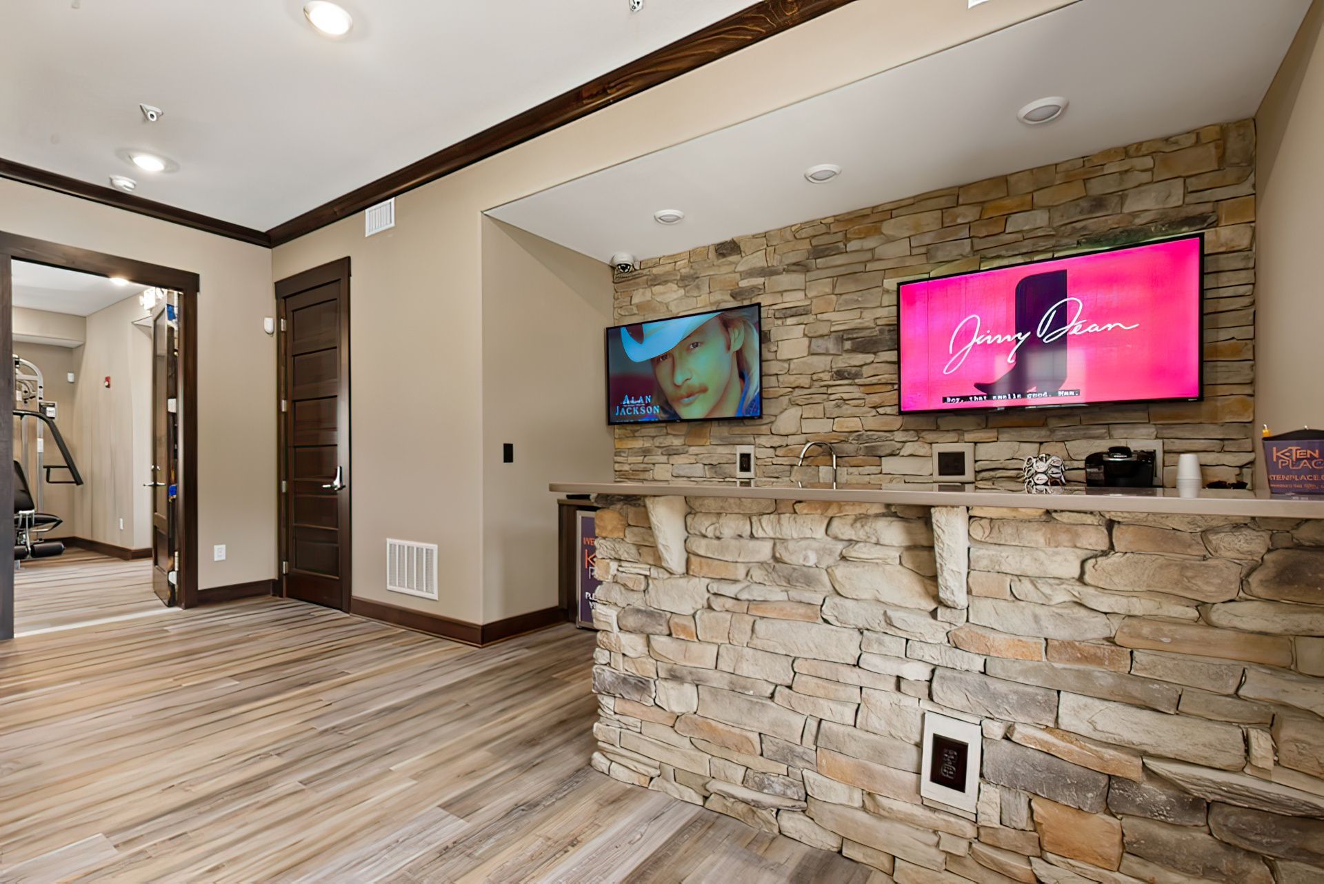 Kten apartment lobby de soto