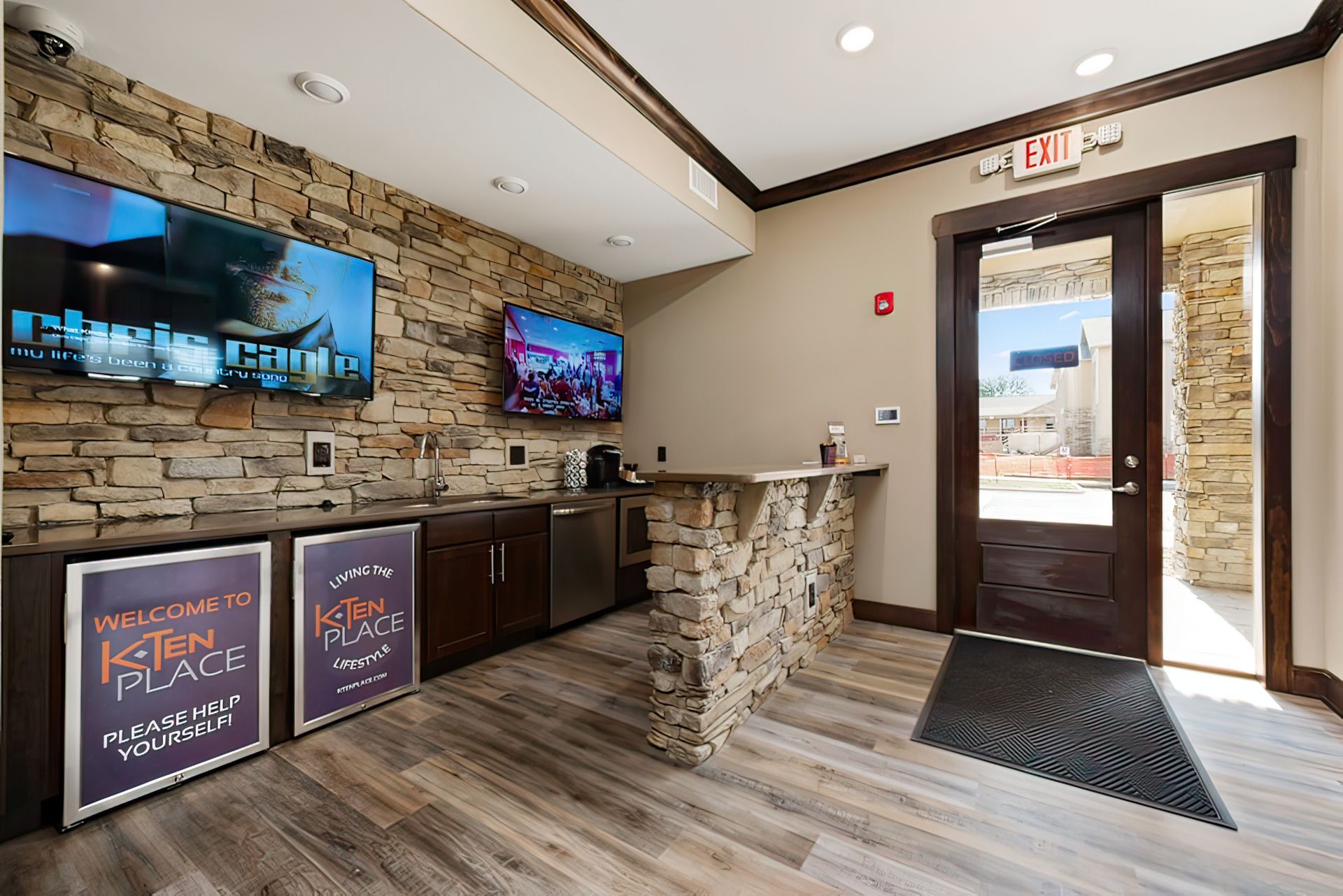 Kten apartment lobby in de soto, ks