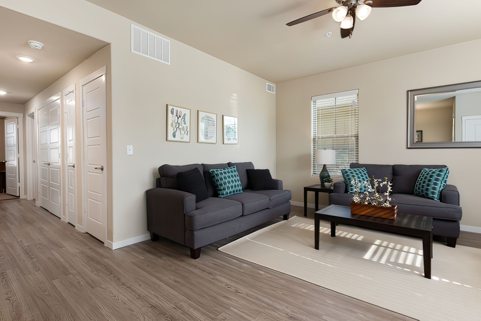 Kten apartment living room with furniture in de soto, ks 